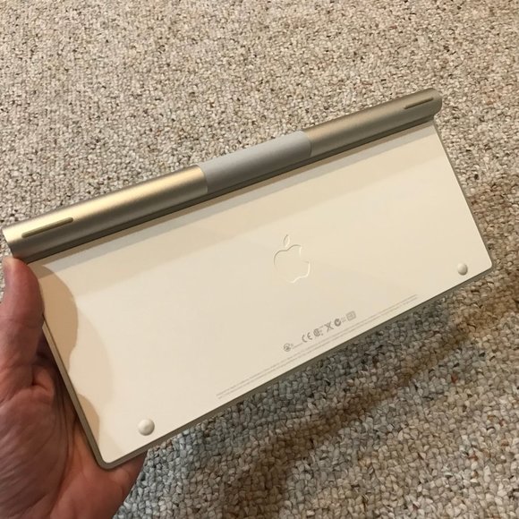 Genuine APPLE Magic Keyboard A1314 Wireless Bluetooth Keyboard EXCELLENT - Picture 3 of 4